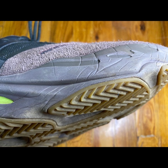 Yeezy 700 - Picture 4 of 10